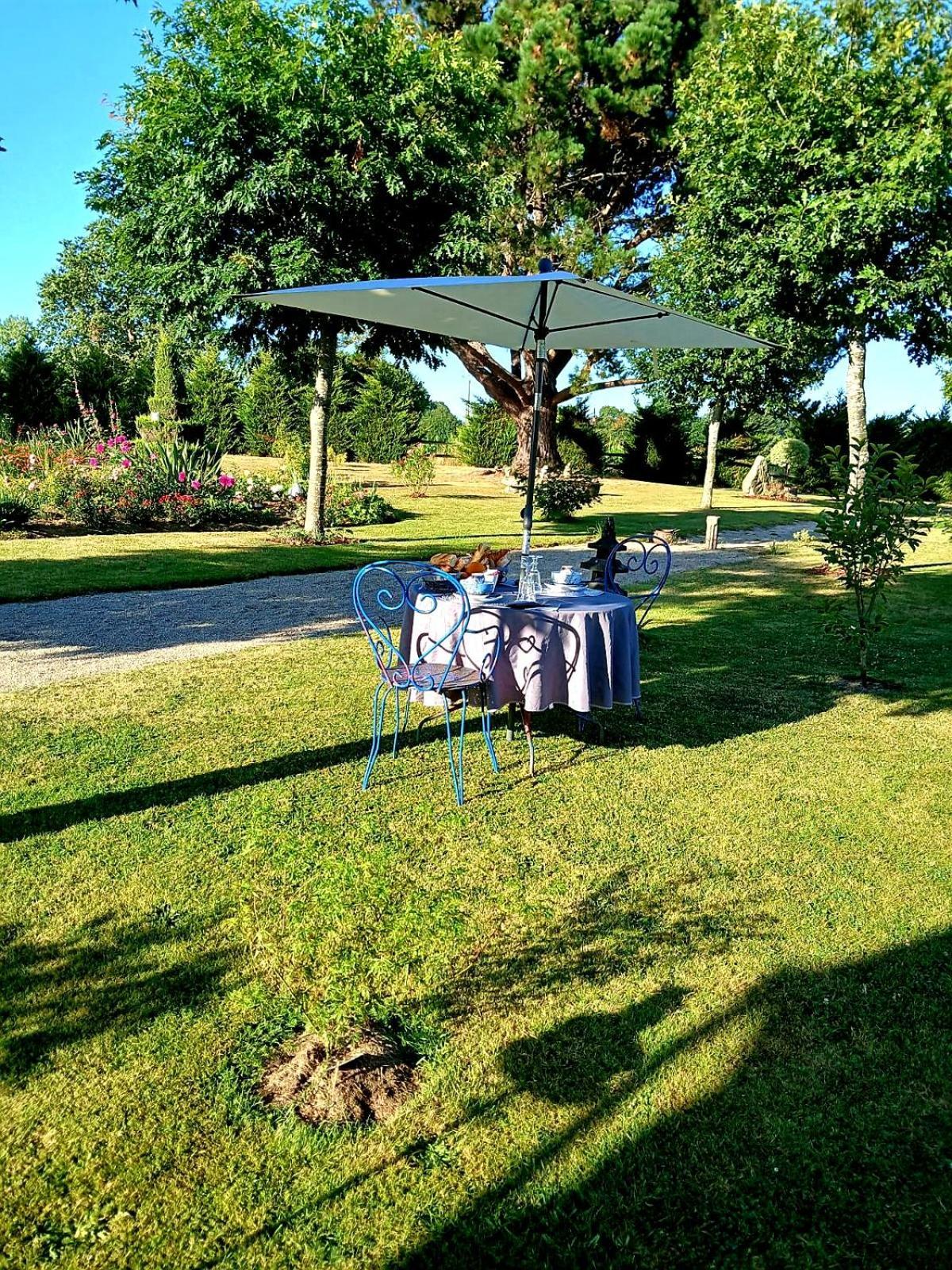 Chambre D'Hotes Avec Petit Dejeuner Compris A Megrit Exterior photo